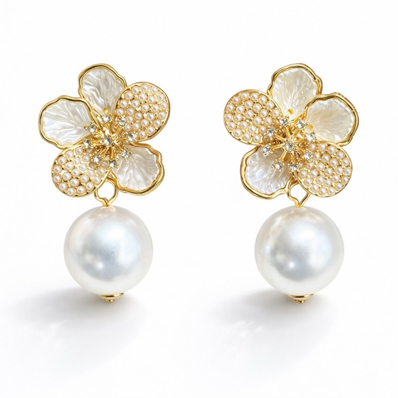 Anthropologie Jewelry - ⚜️ Elegant Gold and Pearl Flower Earrings
